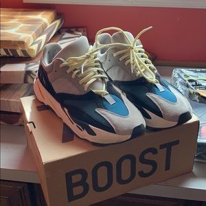 Selling my yeezy 700s